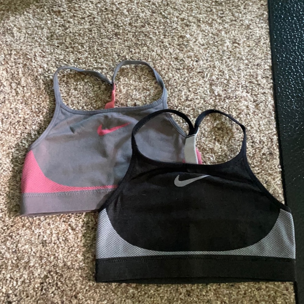 Nike
Girls sports bras size 8-10